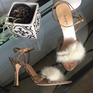 Hype gold fabric, fur, and rhinestone details party shoes size 10‎ new